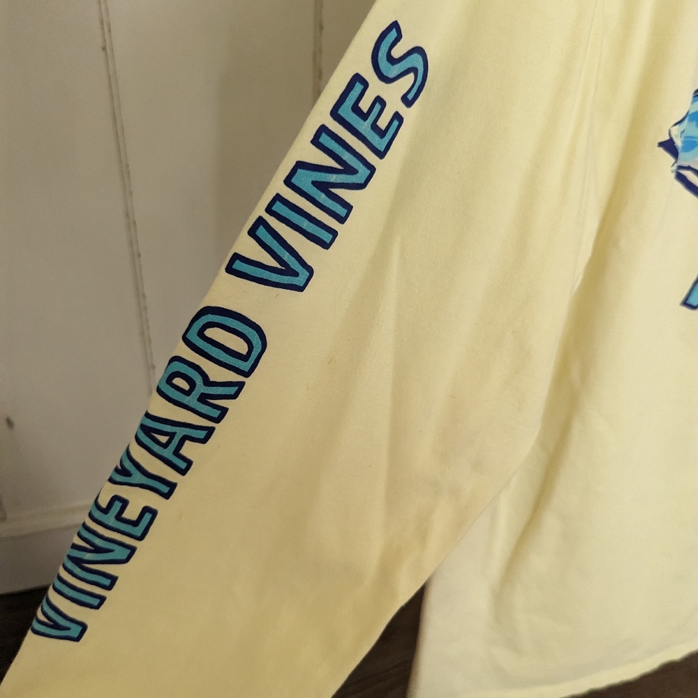 Men's Vineyard Vines Tshirt - Picture 2 of 6